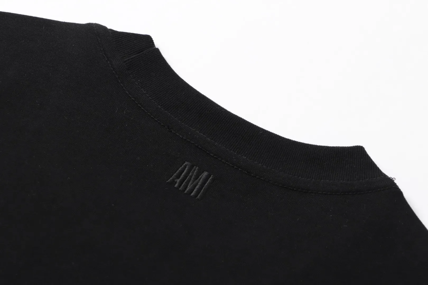 Style number: A 009# P53 Ami spring and summer full series short-sleeved, complete colors, 260g official version weight, 100% double yarn cotton, passed the national standard, can be quality inspected, matched with custom-dyed ribbing in the same vat (to distinguish players with color differences in the threads of clothes on the market), original customized seals, embroidery with high density and hardness (distinguished from disposable quality seals on the market), loose version, can be worn up to 200 pounds. There are too many details, please see the picture. Top Quality Don’t be afraid to compare with any Same Style products on the market. Color: Pink Light Green White Apricot Black Rose Red Sizes: S-XL